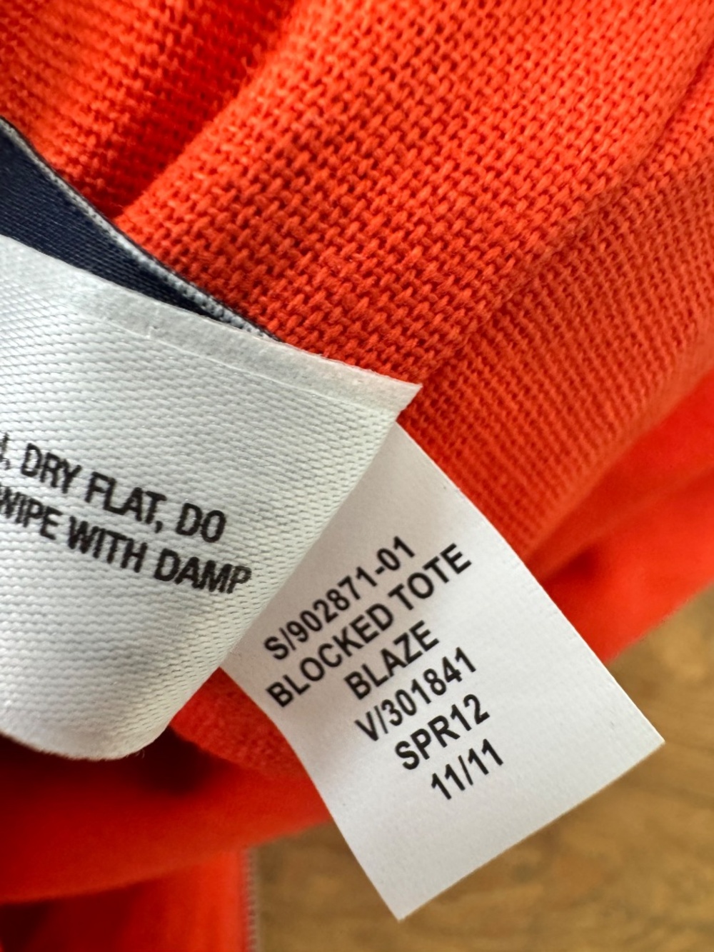 GAP Color Block Tote - Picture 5 of 5